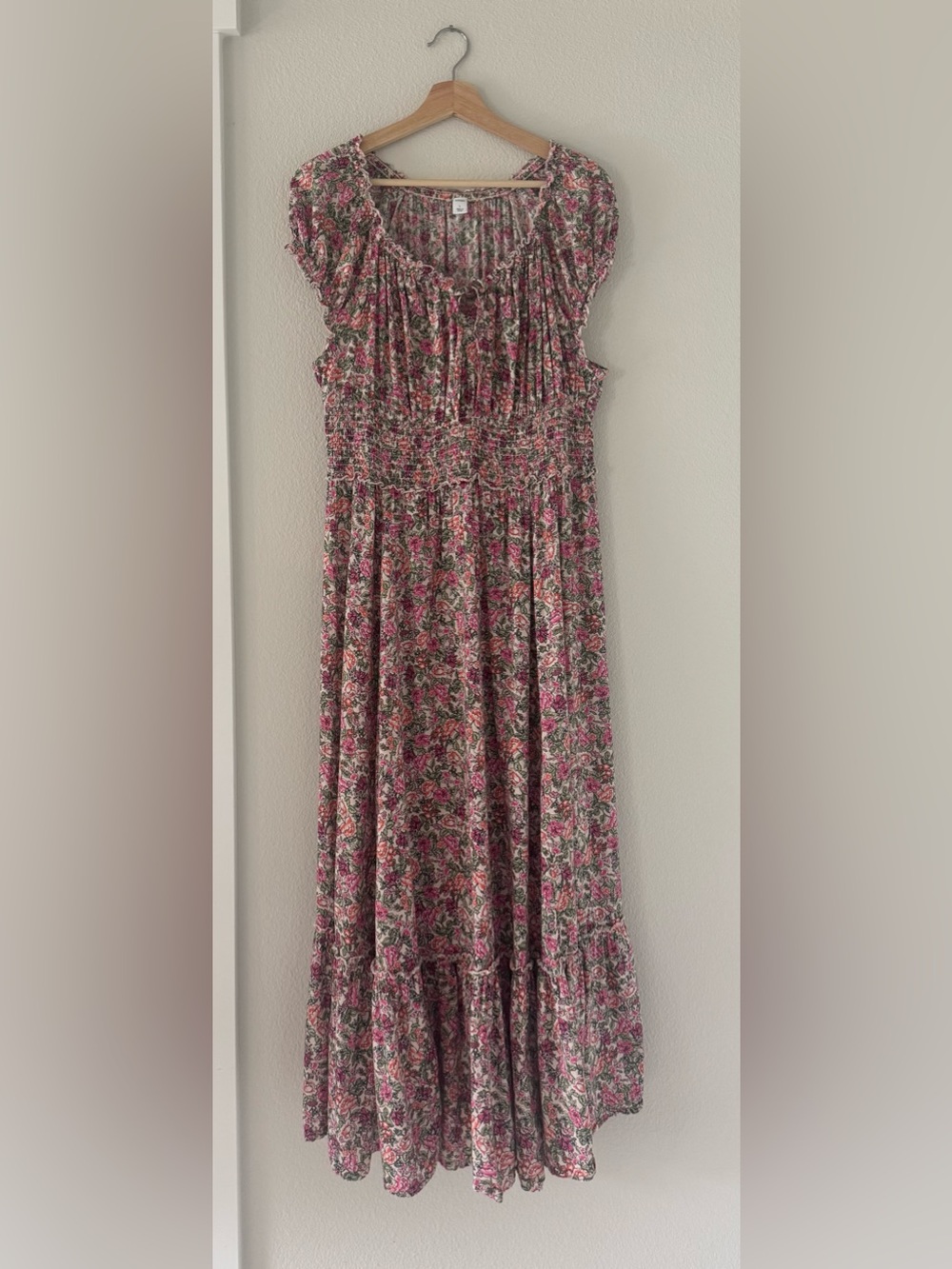 ✨ Old Navy Waist-Defined Smocked Floral Milkmaid Midi Dress ✨ L
